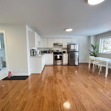 Letitia Heights !B Spacious And Quiet Private Bedroom With Shared Bathroom Barrie Bagian luar foto