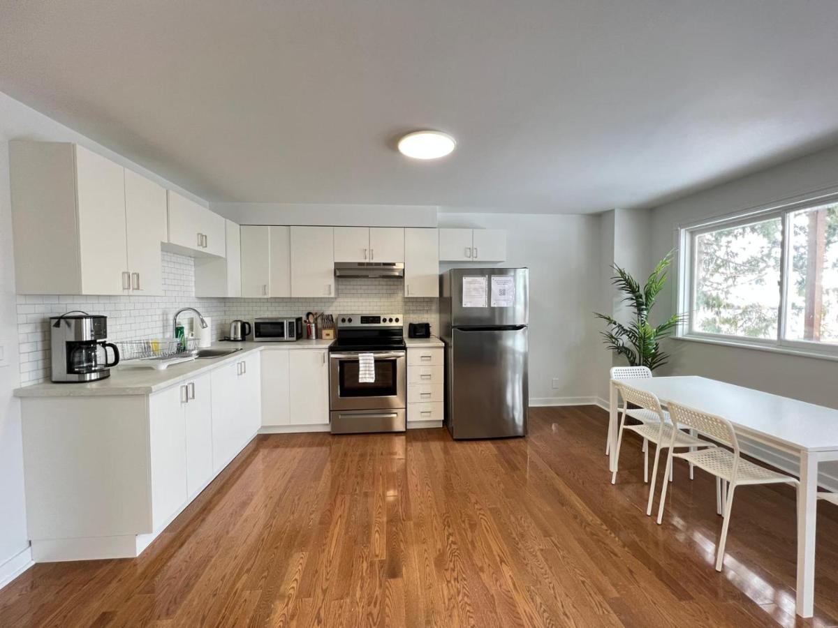 Letitia Heights !B Spacious And Quiet Private Bedroom With Shared Bathroom Barrie Bagian luar foto