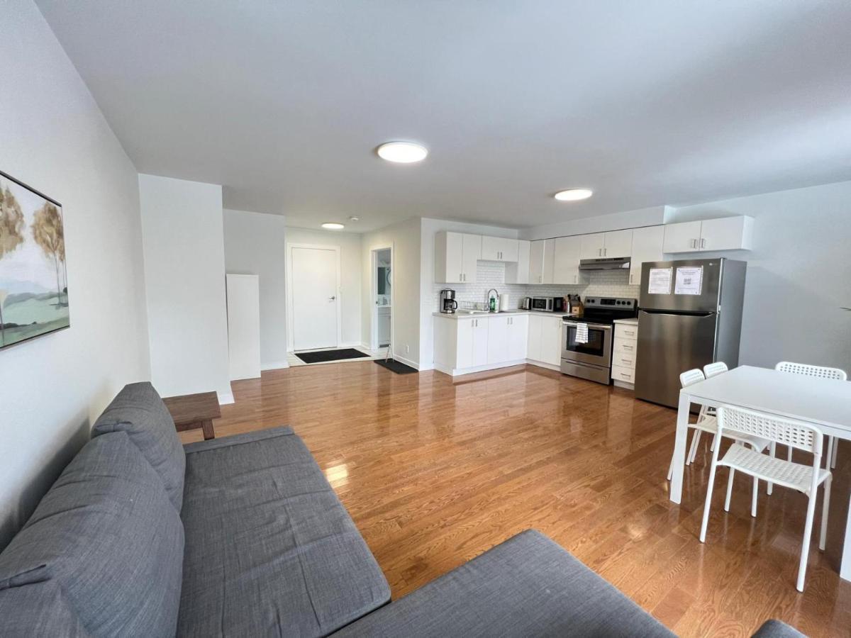 Letitia Heights !B Spacious And Quiet Private Bedroom With Shared Bathroom Barrie Bagian luar foto
