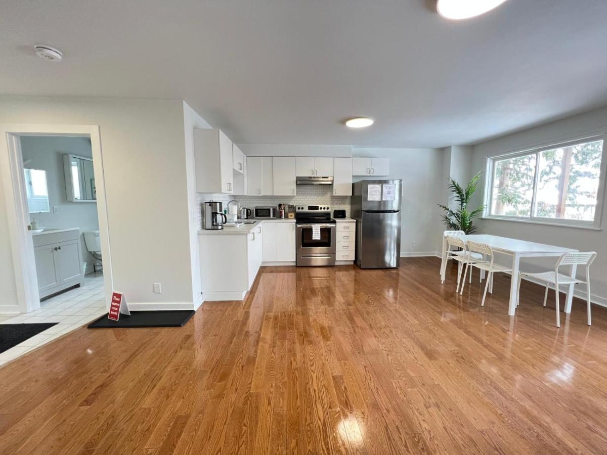 Letitia Heights !B Spacious And Quiet Private Bedroom With Shared Bathroom Barrie Bagian luar foto