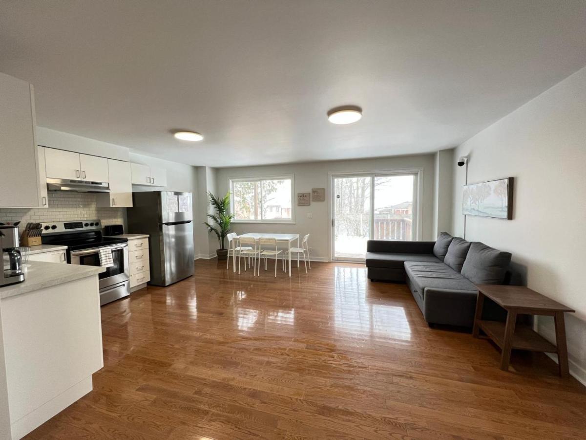 Letitia Heights !B Spacious And Quiet Private Bedroom With Shared Bathroom Barrie Bagian luar foto