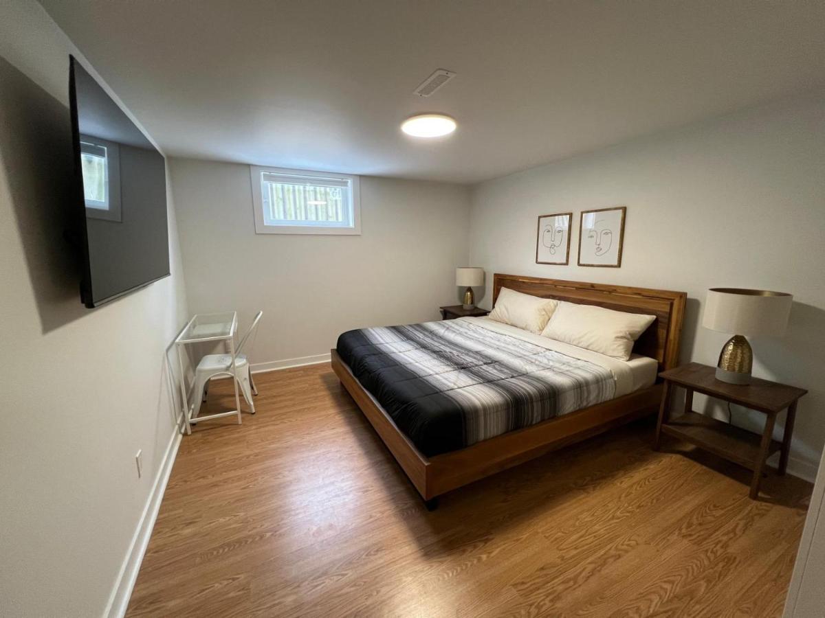 Letitia Heights !B Spacious And Quiet Private Bedroom With Shared Bathroom Barrie Bagian luar foto