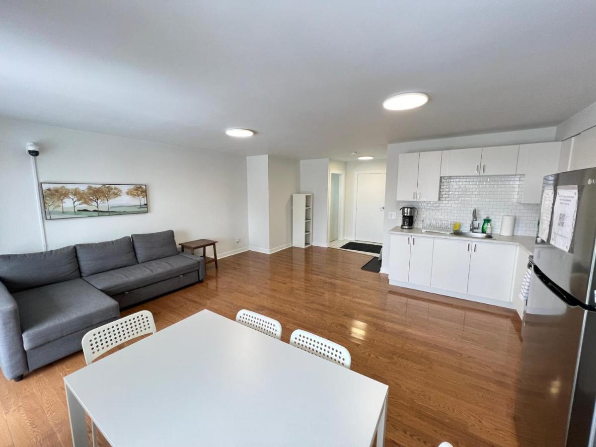 Letitia Heights !B Spacious And Quiet Private Bedroom With Shared Bathroom Barrie Bagian luar foto