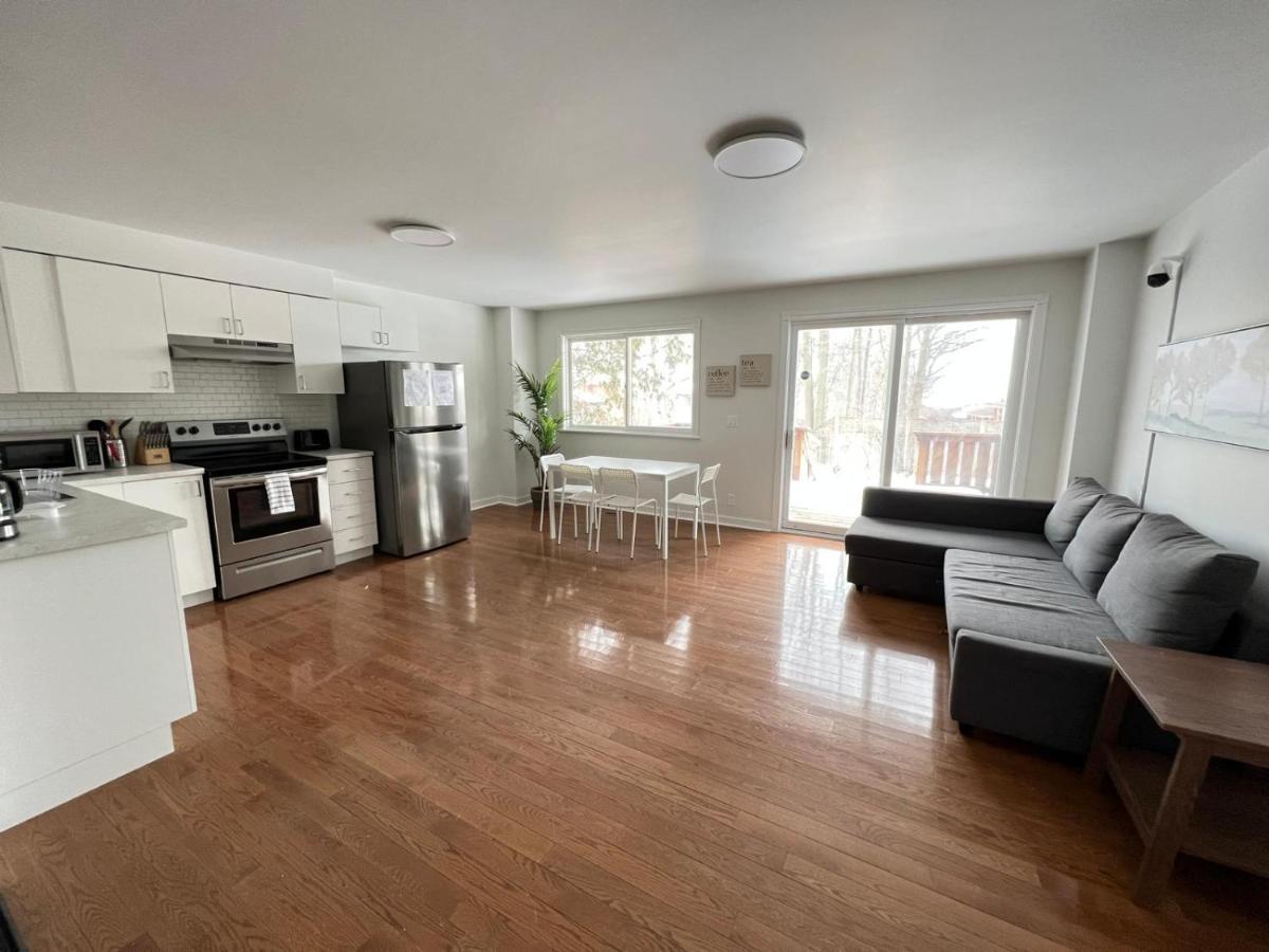 Letitia Heights !B Spacious And Quiet Private Bedroom With Shared Bathroom Barrie Bagian luar foto