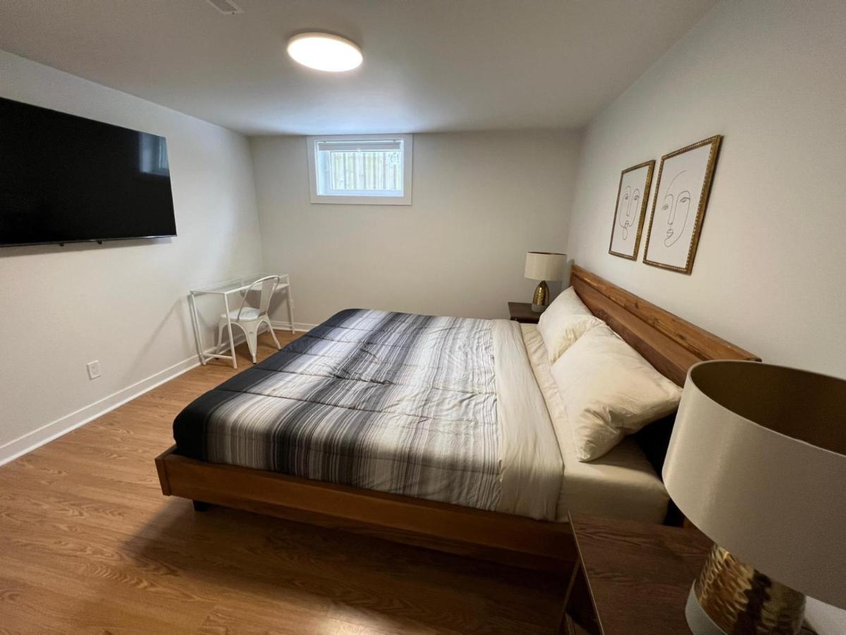 Letitia Heights !B Spacious And Quiet Private Bedroom With Shared Bathroom Barrie Bagian luar foto