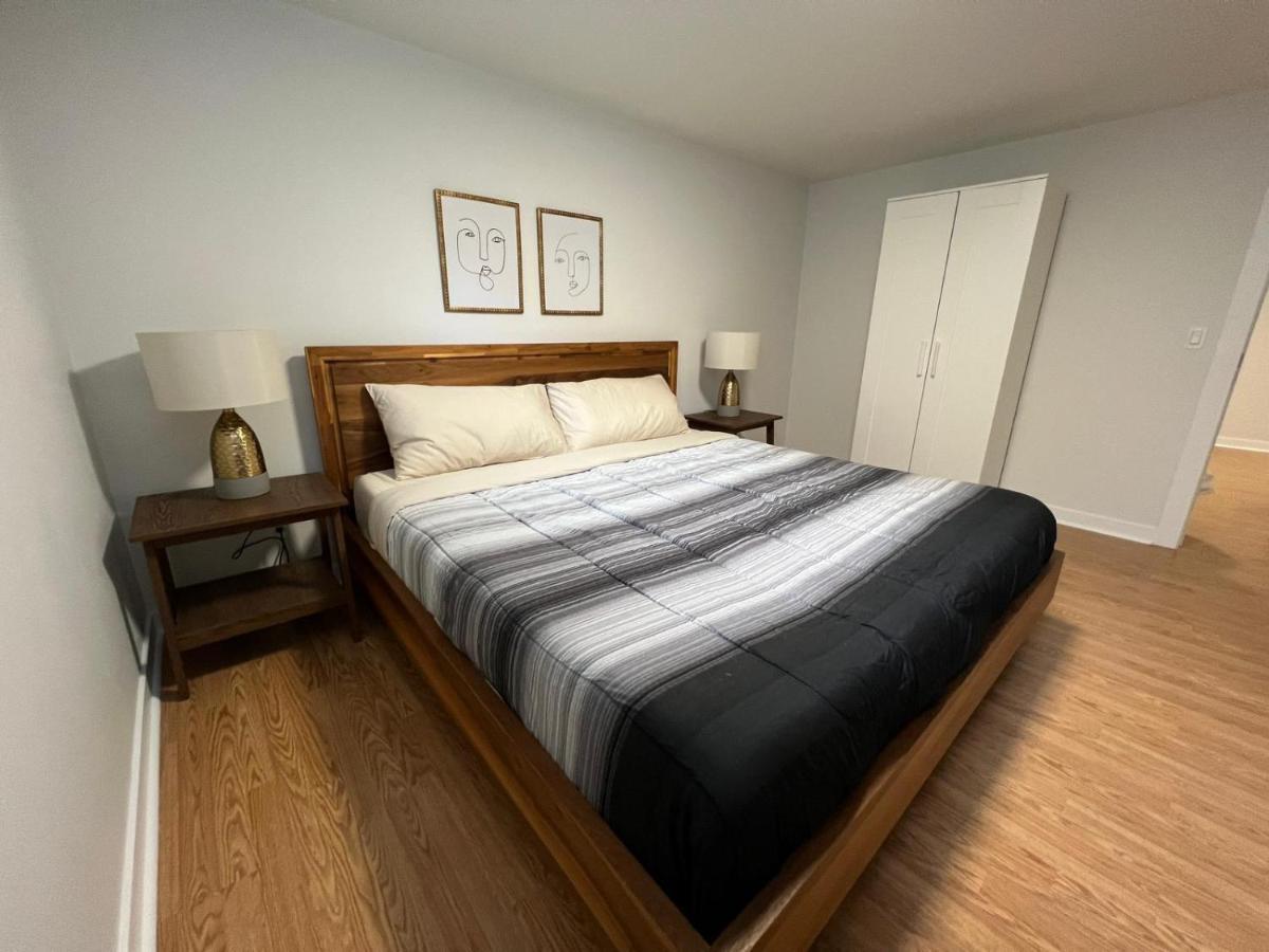 Letitia Heights !B Spacious And Quiet Private Bedroom With Shared Bathroom Barrie Bagian luar foto
